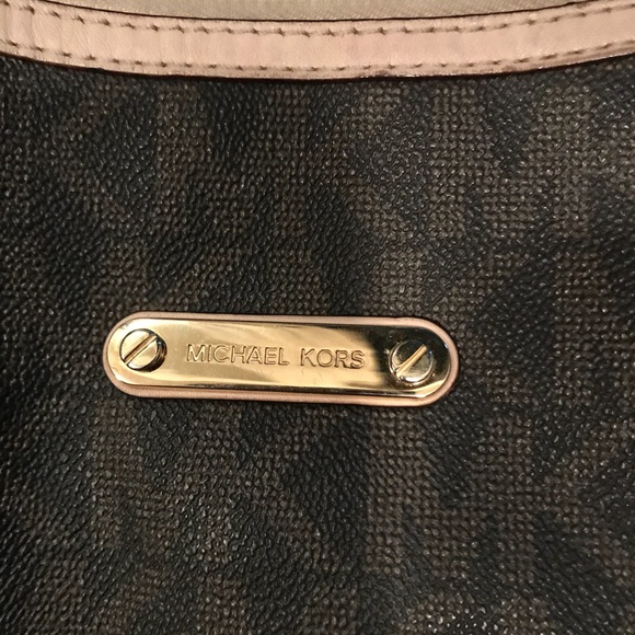 Michael Kors purse and matching wallet - Picture 2 of 6